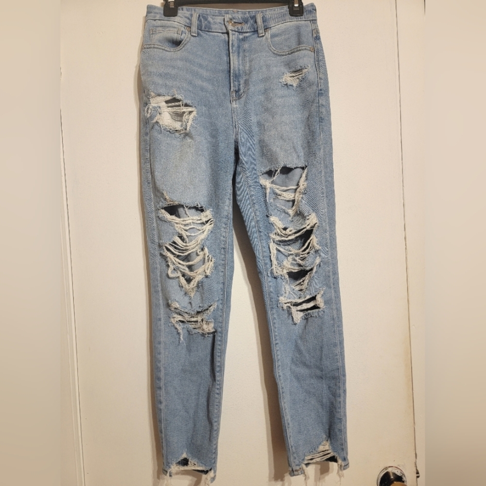 American Eagle Curvy Mom Jeans Size 4